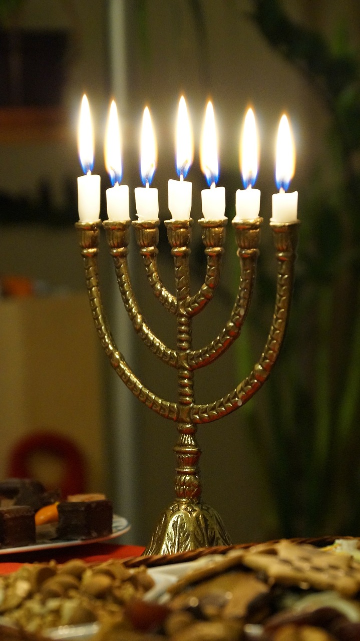 golden lampstand